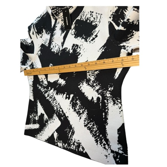 New EXPRESS Printed Mock Neck Padded Shoulder Sweater medium - Picture 10 of 12